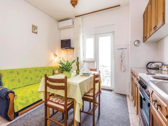 Image No.8-7 Bed Property for sale