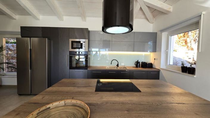 Image No.14-4 Bed Property for sale