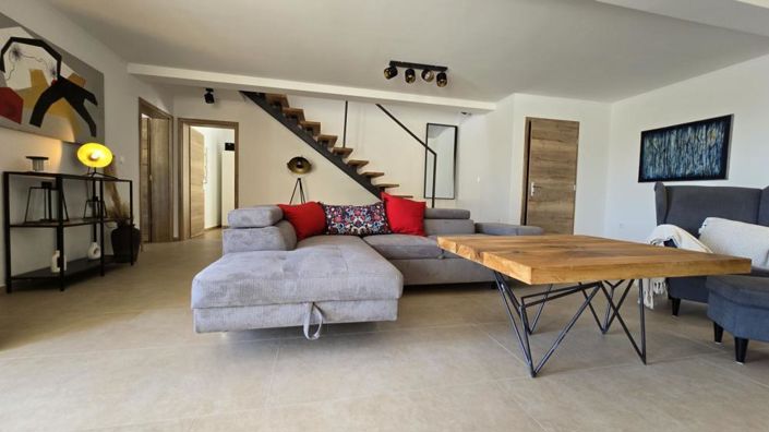 Image No.16-4 Bed Property for sale