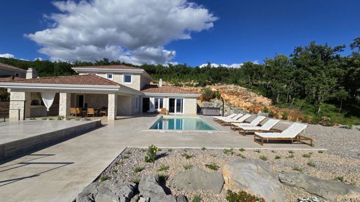 Image No.4-4 Bed Property for sale