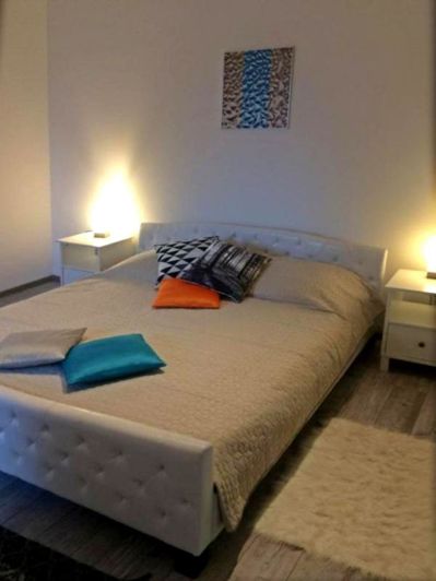 Image No.16-2 Bed Property for sale