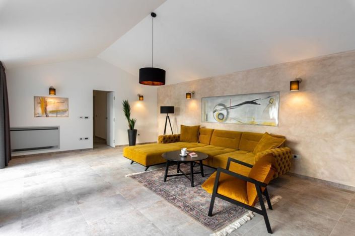 Image No.18-4 Bed Property for sale