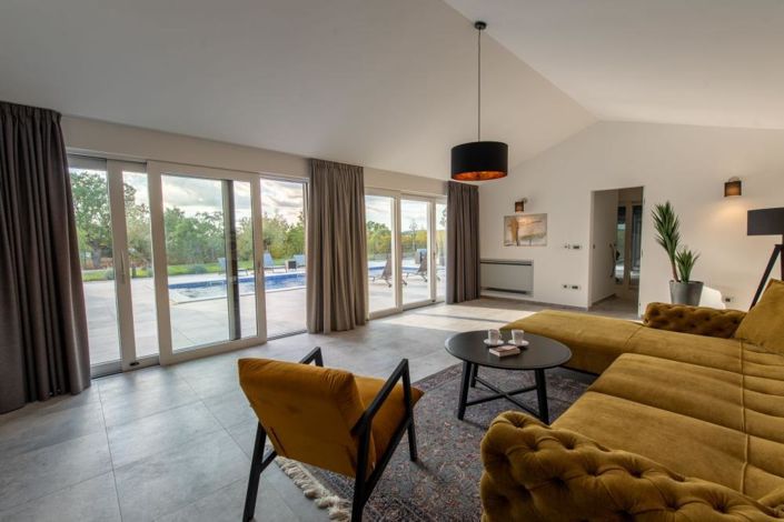 Image No.20-4 Bed Property for sale