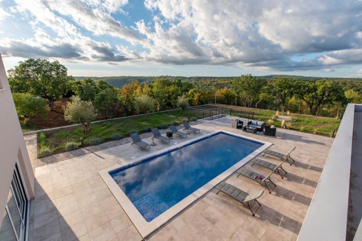 Image No.4-4 Bed Property for sale