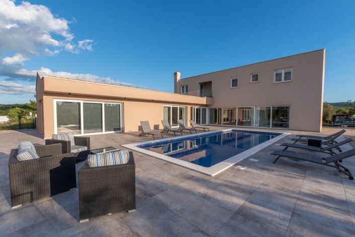 Image No.5-4 Bed Property for sale