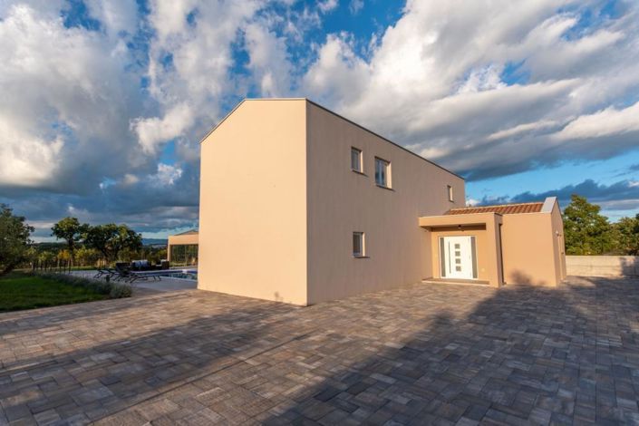 Image No.6-4 Bed Property for sale