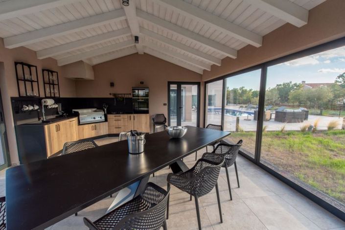 Image No.8-4 Bed Property for sale