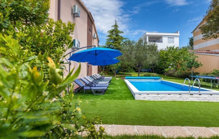 Image No.1-4 Bed Property for sale
