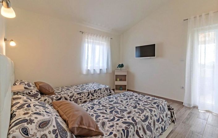 Image No.22-4 Bed Property for sale