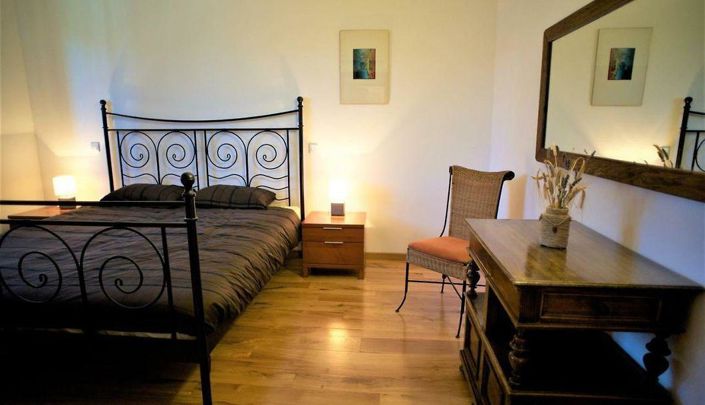 Image No.12-4 Bed Property for sale