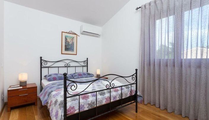 Image No.13-4 Bed Property for sale