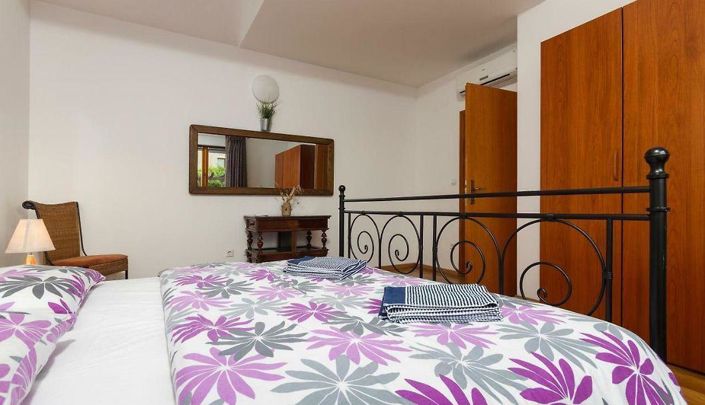 Image No.15-4 Bed Property for sale