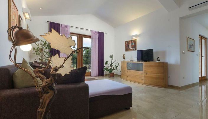 Image No.8-4 Bed Property for sale