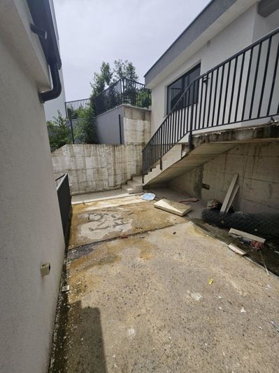 Image No.23-3 Bed Property for sale