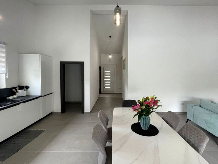 Image No.14-3 Bed Property for sale