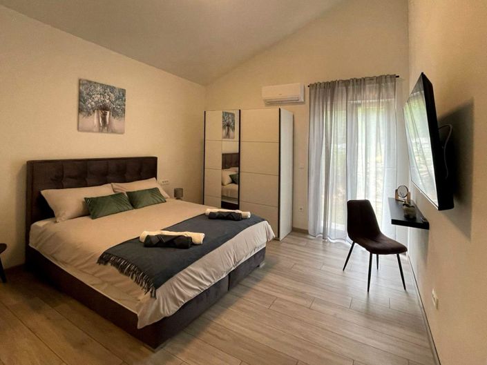 Image No.23-3 Bed Property for sale