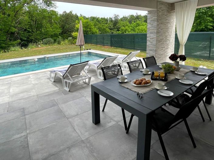 Image No.3-3 Bed Property for sale