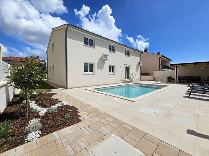 Image No.1-4 Bed Property for sale