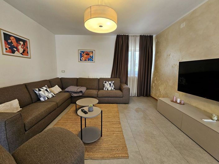 Image No.11-4 Bed Property for sale