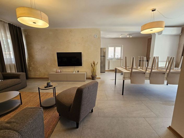 Image No.15-4 Bed Property for sale