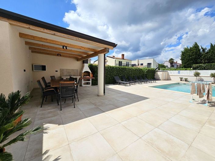 Image No.19-4 Bed Property for sale