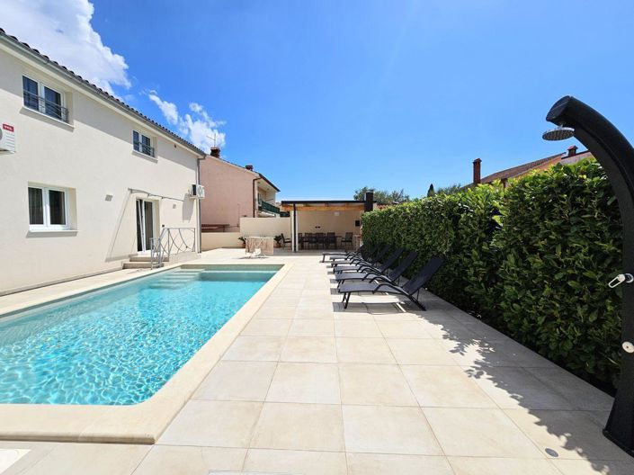 Image No.2-4 Bed Property for sale