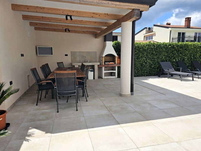 Image No.22-4 Bed Property for sale