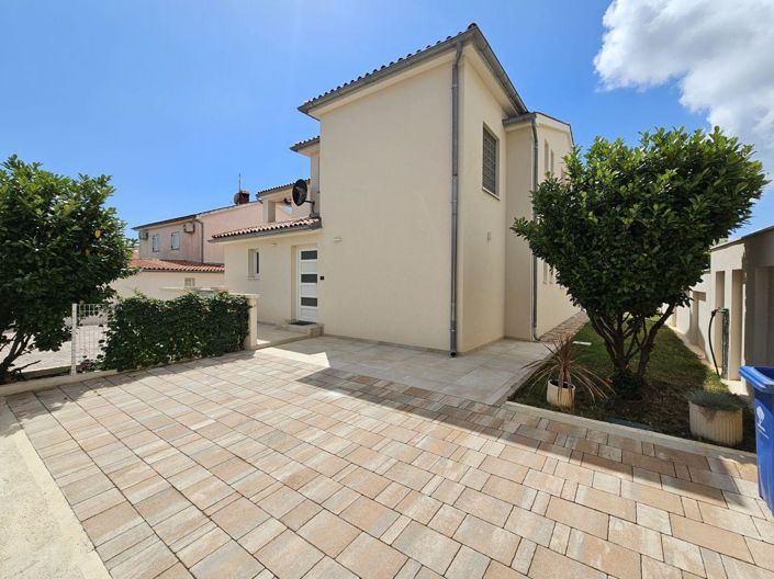 Image No.7-4 Bed Property for sale