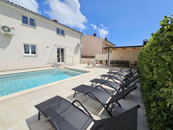 Image No.8-4 Bed Property for sale