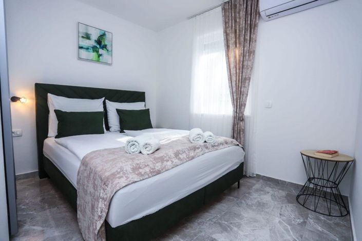 Image No.11-4 Bed Property for sale