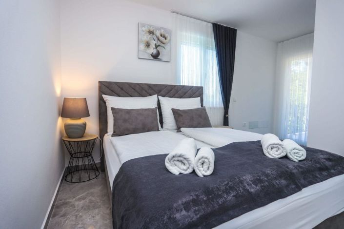 Image No.12-4 Bed Property for sale