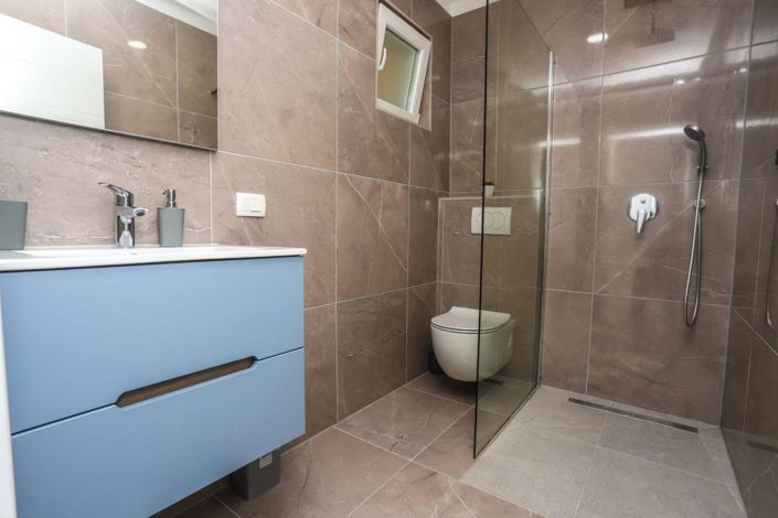 Image No.17-4 Bed Property for sale