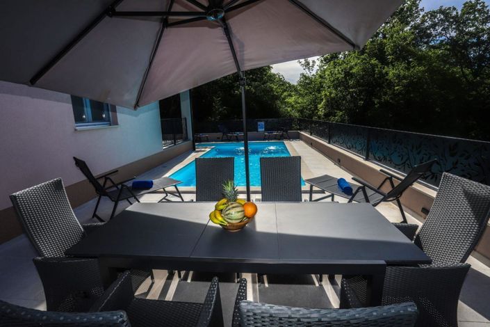 Image No.4-4 Bed Property for sale