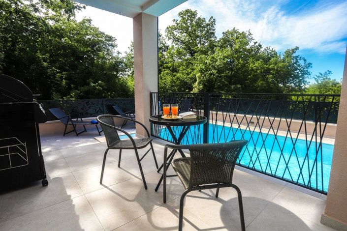 Image No.5-4 Bed Property for sale