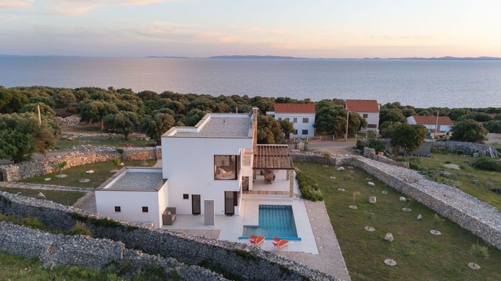 Image No.19-3 Bed Property for sale