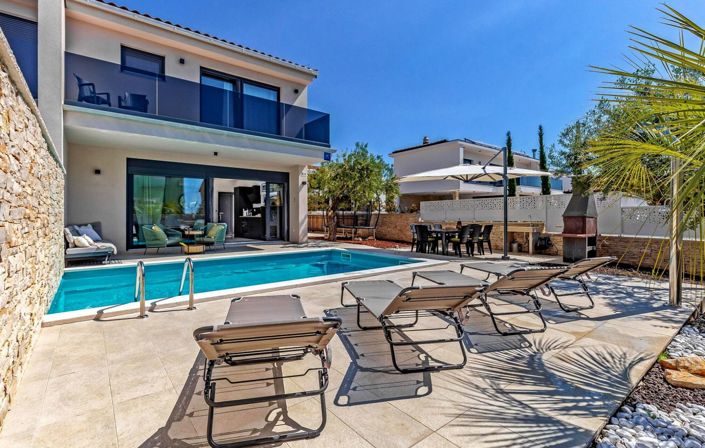 Image No.1-4 Bed Property for sale