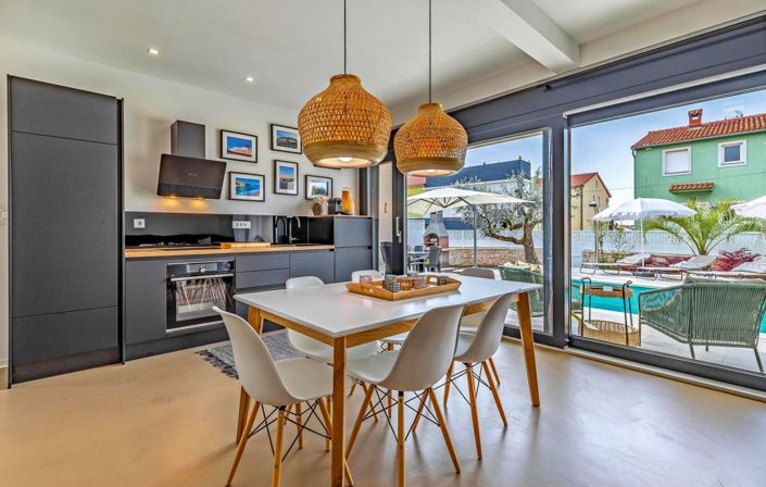 Image No.13-4 Bed Property for sale