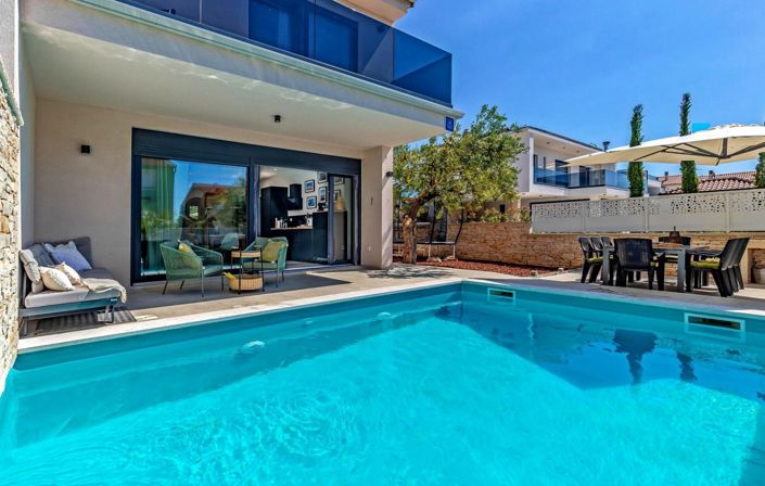 Image No.2-4 Bed Property for sale