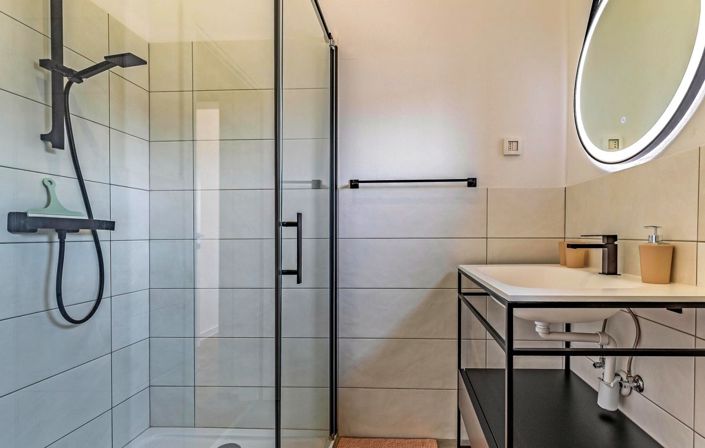 Image No.25-4 Bed Property for sale