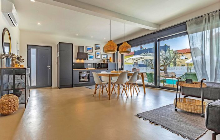 Image No.8-4 Bed Property for sale