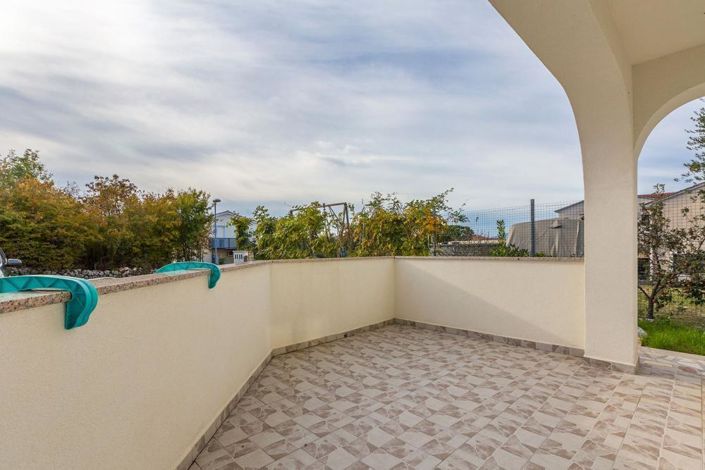 Image No.11-6 Bed Property for sale