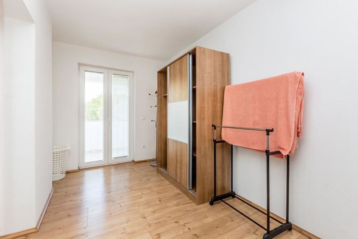 Image No.15-6 Bed Property for sale