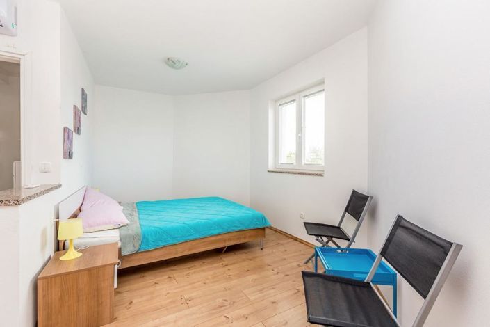 Image No.16-6 Bed Property for sale