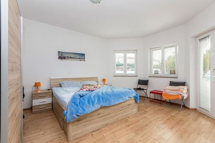 Image No.9-6 Bed Property for sale