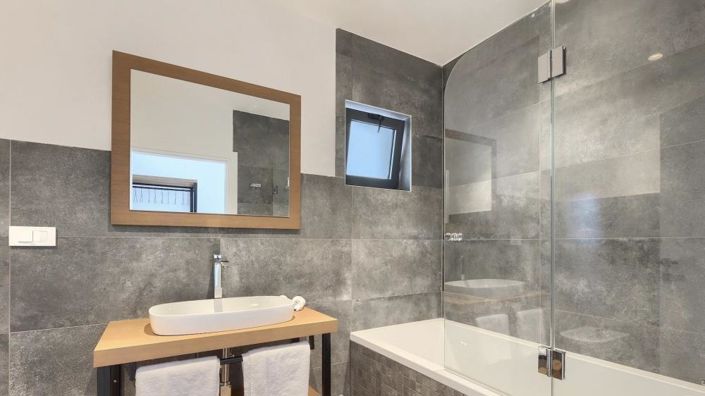 Image No.10-3 Bed Property for sale