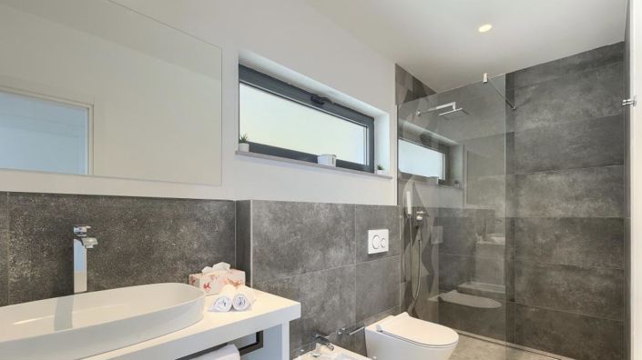 Image No.9-3 Bed Property for sale