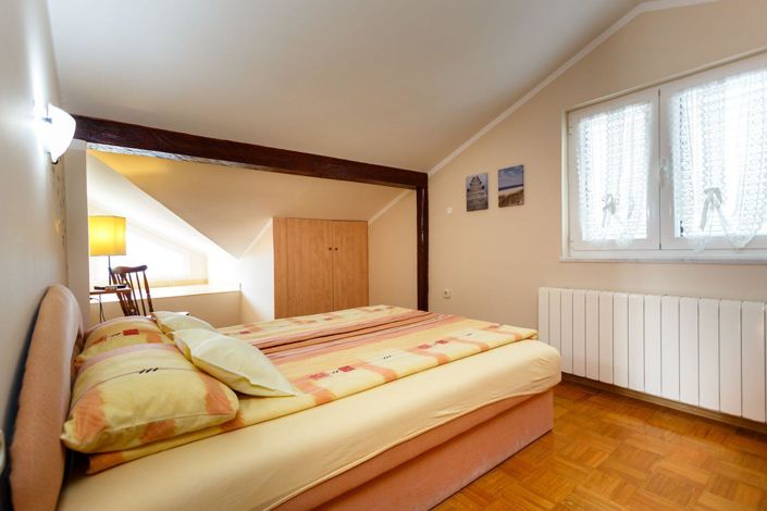 Image No.10-10 Bed Property for sale