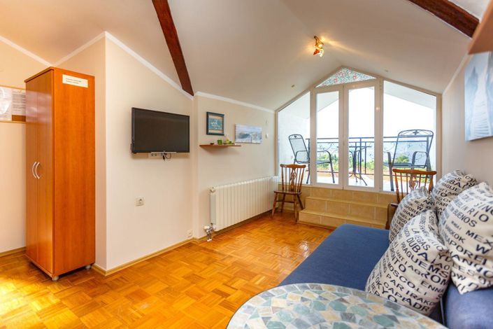 Image No.14-10 Bed Property for sale