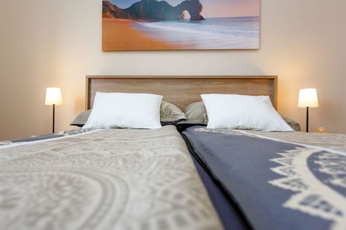 Image No.25-10 Bed Property for sale