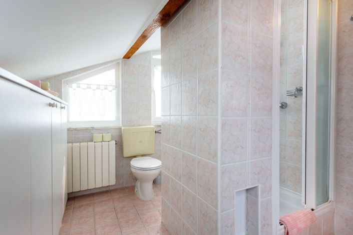 Image No.3-Propriété de 10 chambres à vendre à Malinska-Dubašnica